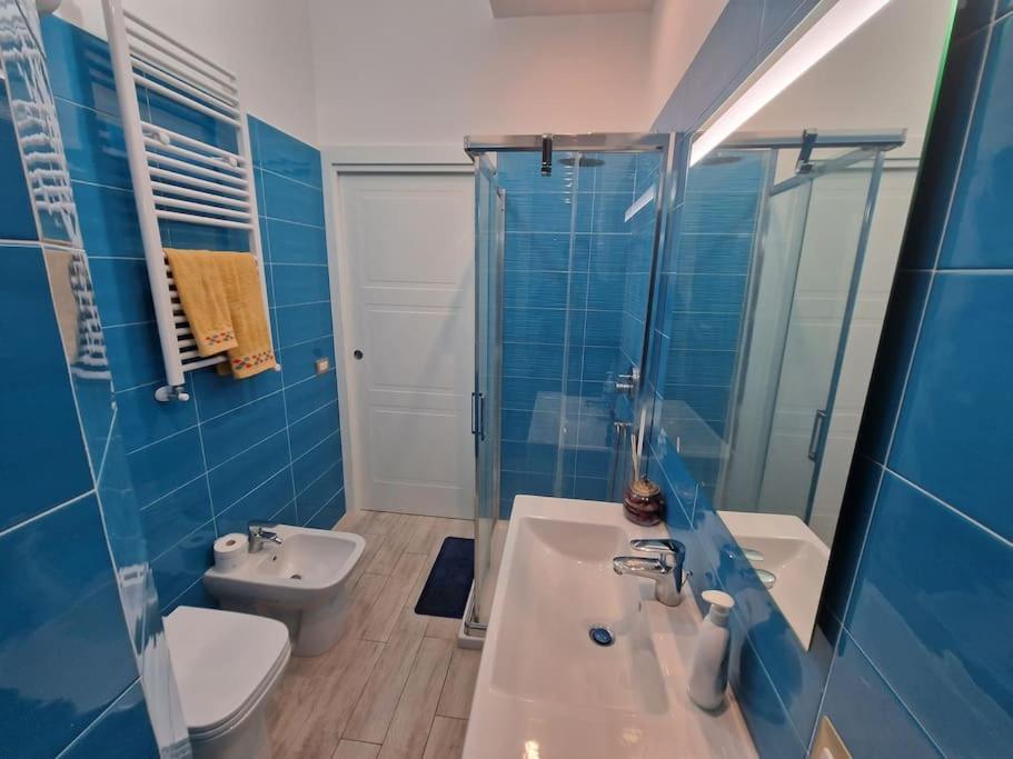 Pastel Blue House X 5 People In Corso Above Metro Montesanto Apartment Napoli Bagian luar foto