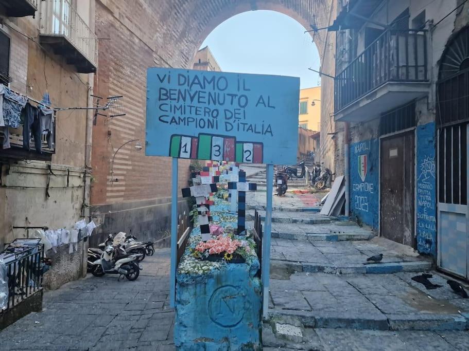 Pastel Blue House X 5 People In Corso Above Metro Montesanto Apartment Napoli Bagian luar foto