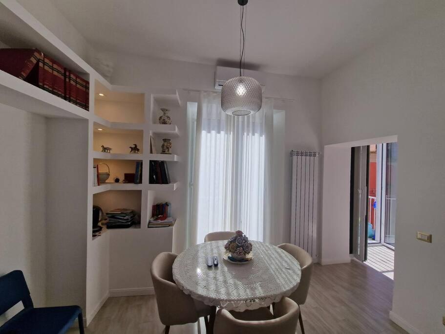 Pastel Blue House X 5 People In Corso Above Metro Montesanto Apartment Napoli Bagian luar foto