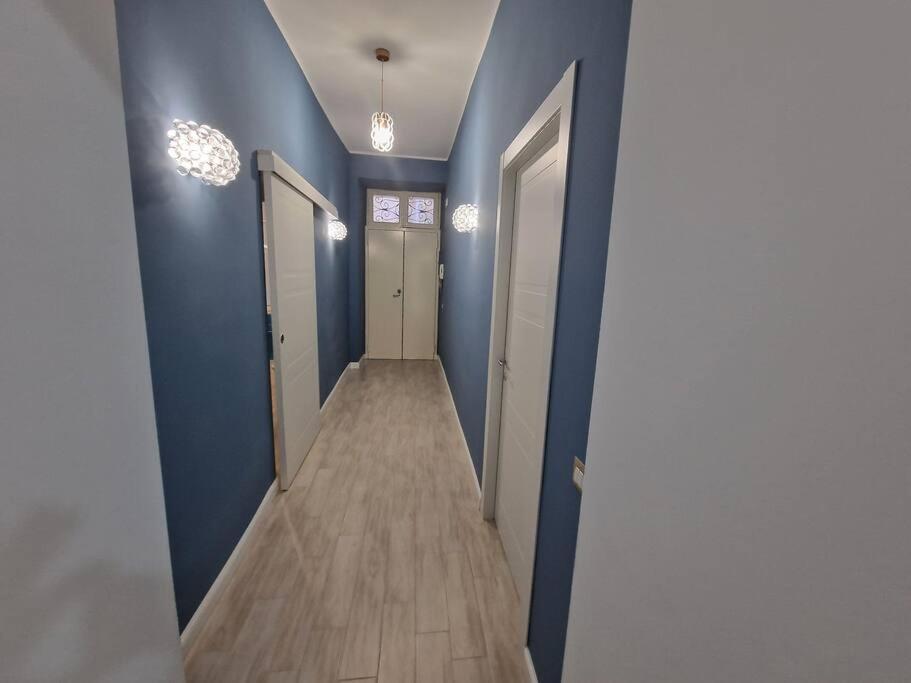 Pastel Blue House X 5 People In Corso Above Metro Montesanto Apartment Napoli Bagian luar foto