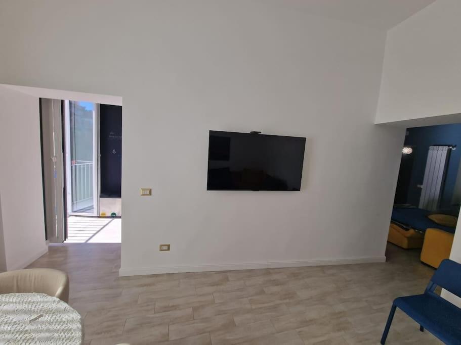 Pastel Blue House X 5 People In Corso Above Metro Montesanto Apartment Napoli Bagian luar foto